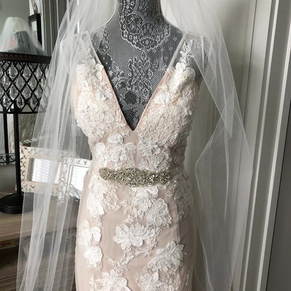 Melissa Sweet lace plunge wedding dress Sz 8 + belt & veil - Picture 8 of 16